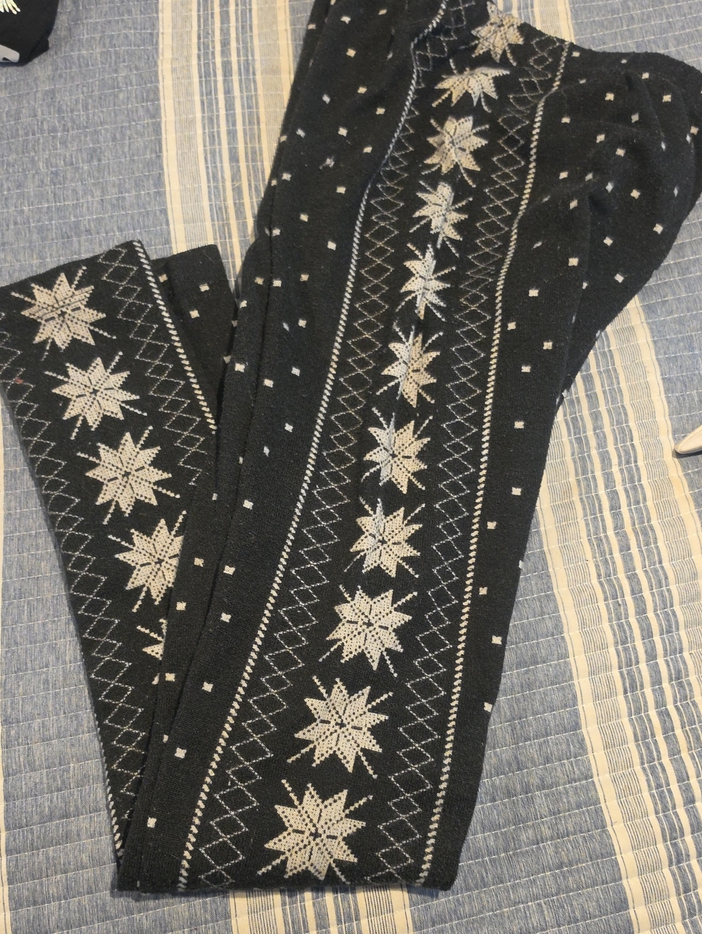 SO Knit Snowflake Leggings Size XS